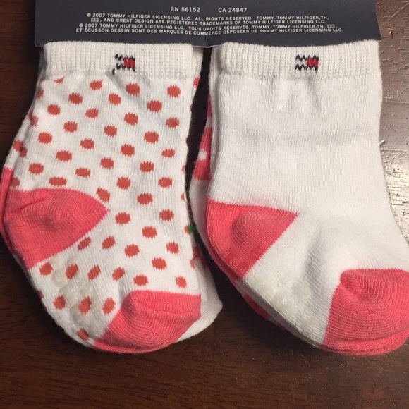 Tommy Hilfiger baby socks 4 in package 6-12months - Picture 2 of 3